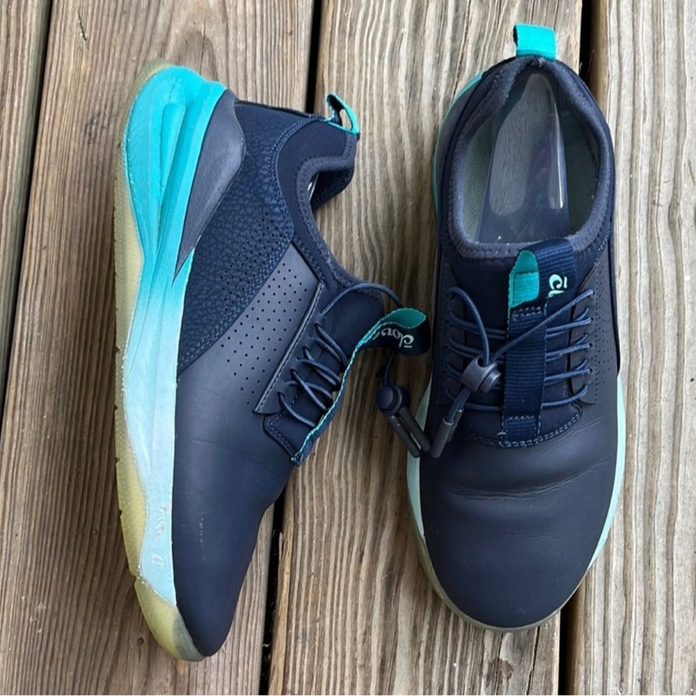 Clove comfort nursing sneakers